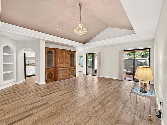 3rd image of 4427 NE 5TH STREET