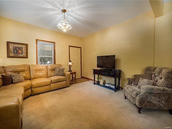 3rd image of 8424 Hume Ave