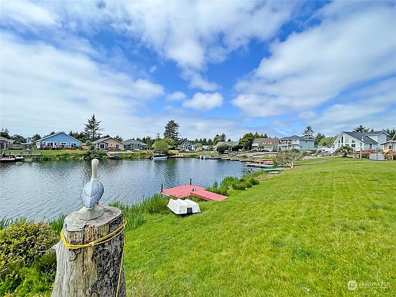 2nd image of 409 Duck Lake Dr SE