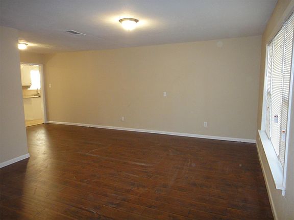 3rd image of 342 Somerset Cir