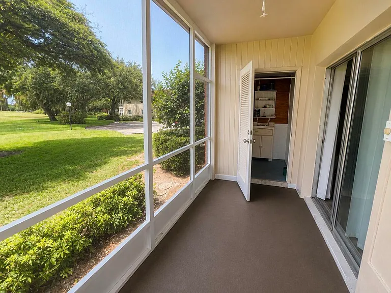 12 Vista Palm Ln — Photo 7