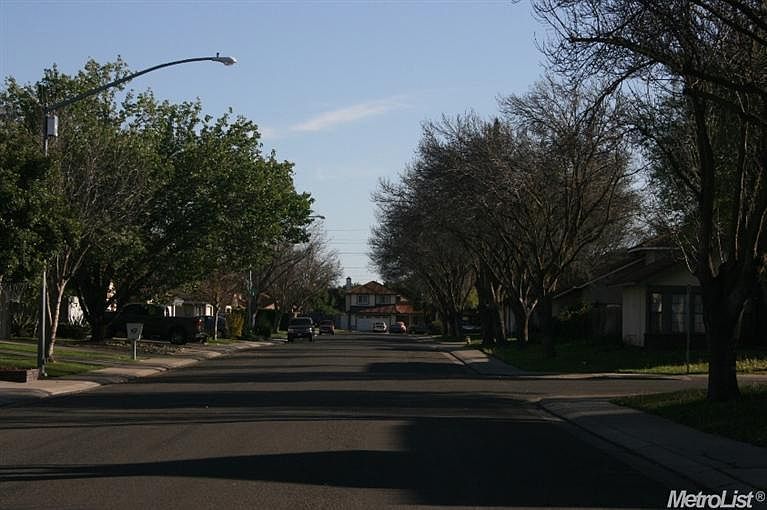 2nd image of 1712 Bergen Dr