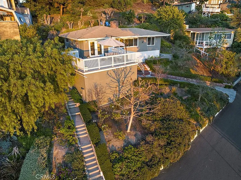 22271 3rd Ave — Photo 2
