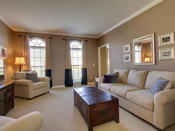 3rd image of 393 Brentwood Blvd