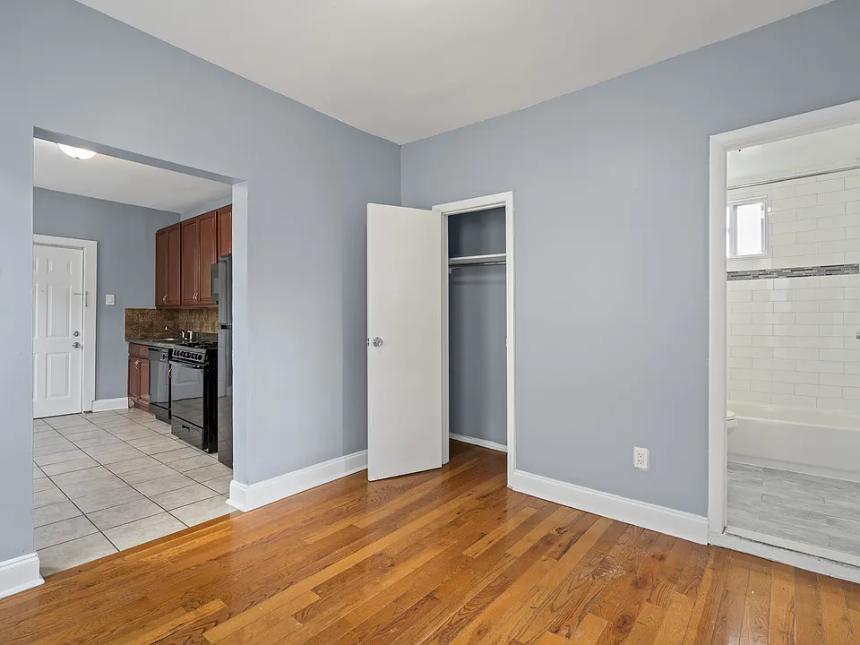 46 E 14th St #2R