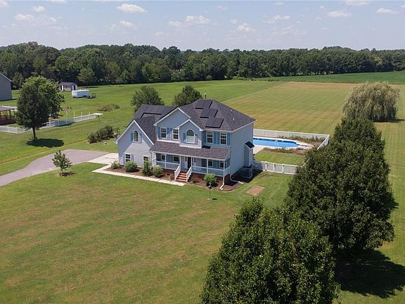 COUNTRY LIVING AT ITS BEST!