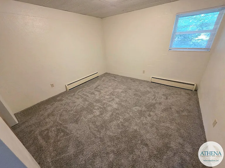 701 Watkins Dr — Photo 10