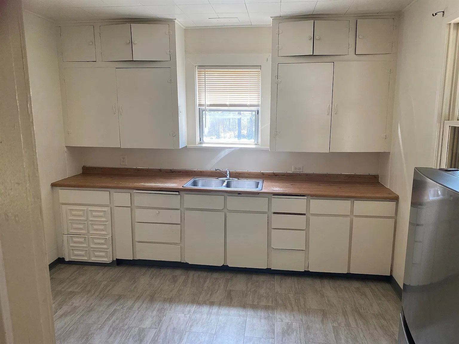 3 bed, 1122 sqft, $1,300 — Photo 4
