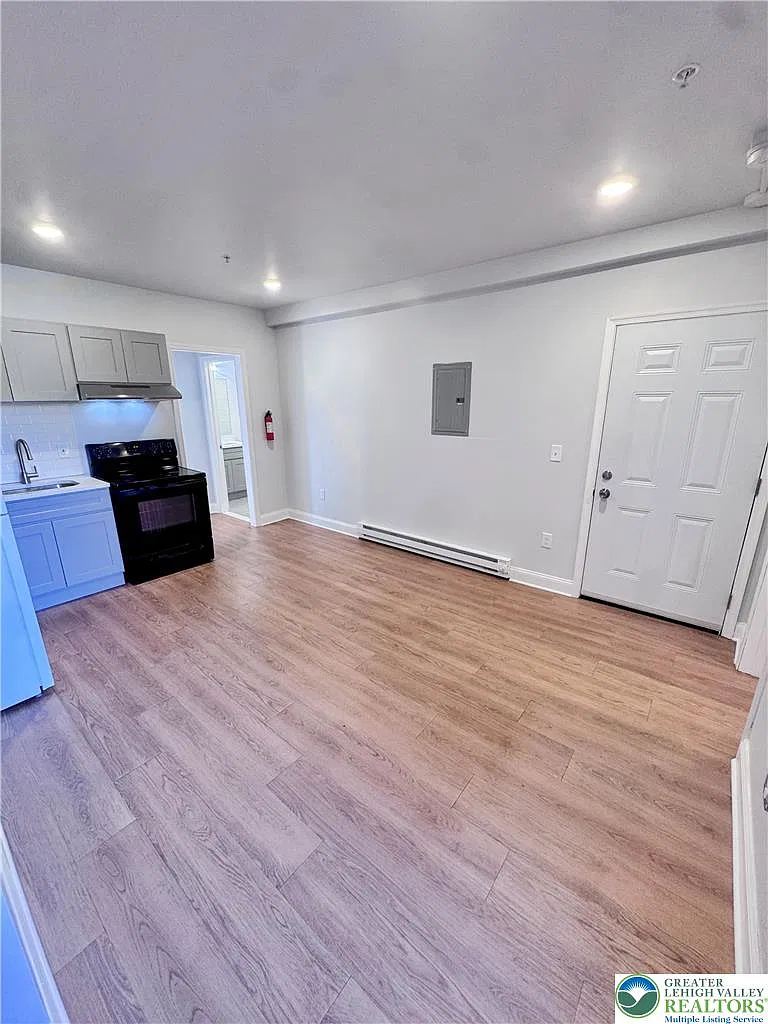 2 bed, 1.0 bath, 1000 sqft, $1,550 — Photo 4