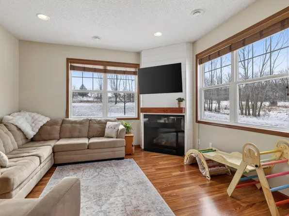 185 Bluejack Ln SE, Rochester, MN 55904