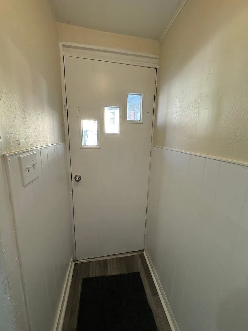 3 Bdrm, 1 Full Bath Twin-Semi Detached home — Photo 1