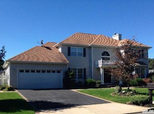 6 Clark St, Selden, NY 11784