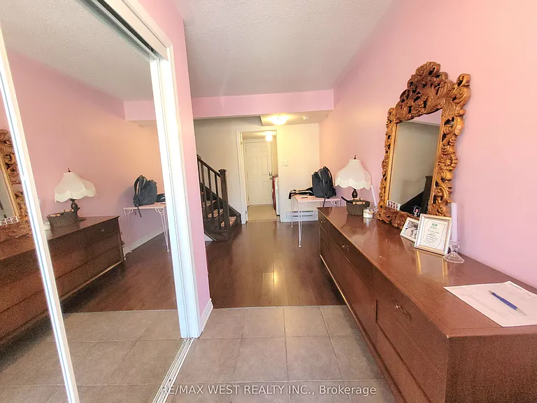 21 Billiter Rd W — Photo 2