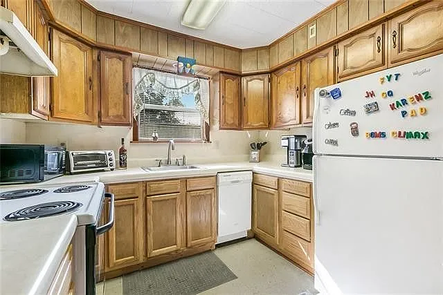 536 Aurora Ave — Photo 3
