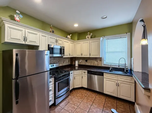 125 Poplar Street image 16 of 44