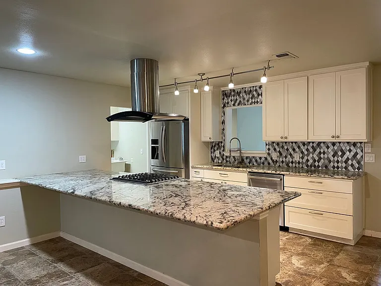 1360 Poppy Ln — Photo 9