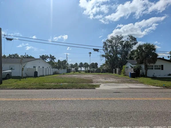 3527 Overlook Dr NE, Saint Petersburg, FL 33703