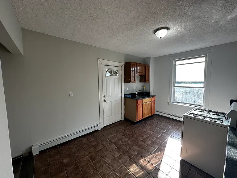 29 E Cottage St #2 — Photo 9