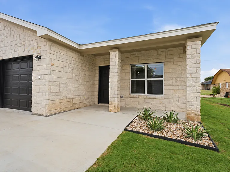 3109 Clinkenbeard Dr #3107B — Photo 3