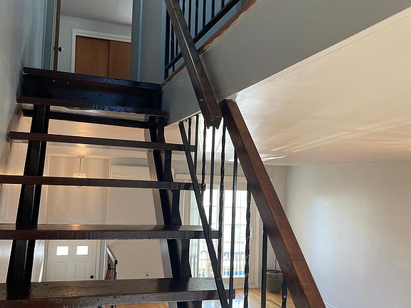 3rd image of 281 Slater Blvd