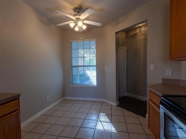 10008 Dryden Ln — Photo 9