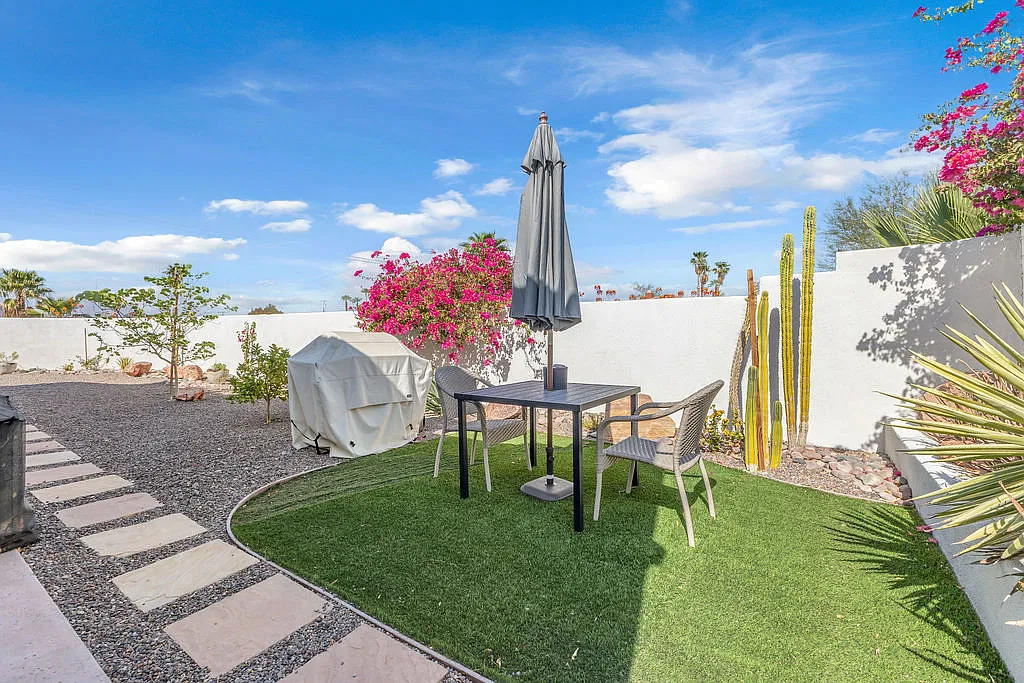 2 bed, 700 sqft, $2,500 — Photo 3