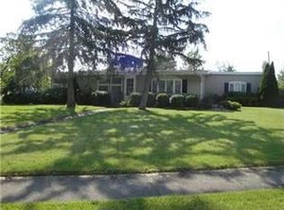 9 Riverdale Dr, Grand Island, NY 14072