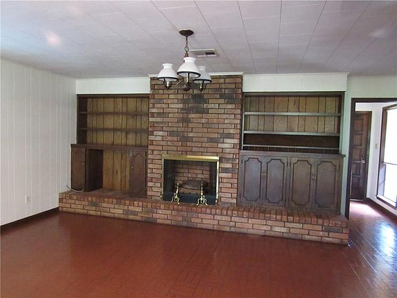 3rd image of 248 Main St