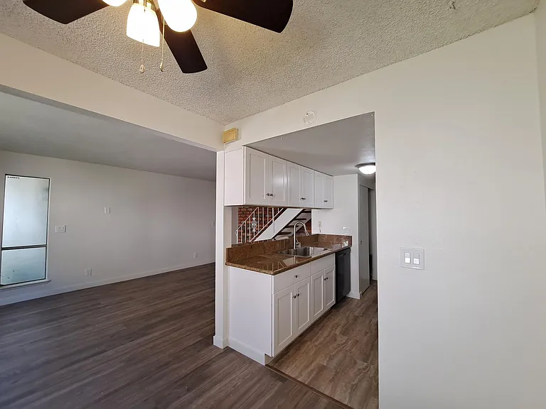 2635 Sextant Ave — Photo 8