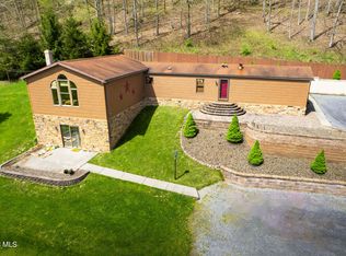 5869 Milligans Cove Rd, Manns Choice, PA 15550