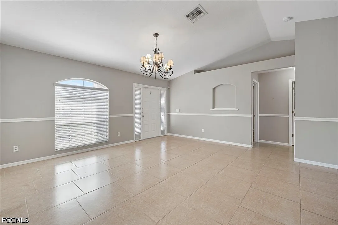 3 bed, 2.0 bath, 1205 sqft, $1,600 — Photo 4