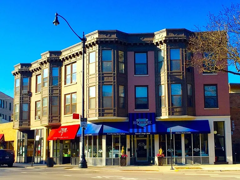 2501-05 Lincoln — Photo 2