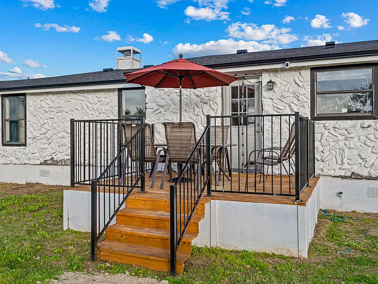 303 Jeanne Ln — Photo 38