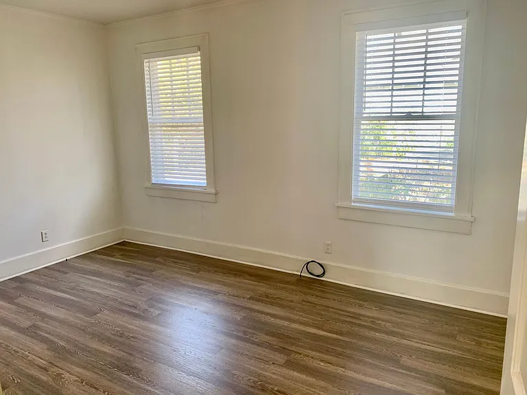 303 N Van Buren St — Photo 16