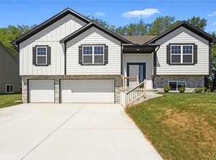 1320 N Holland Dr, Independence, MO 64056