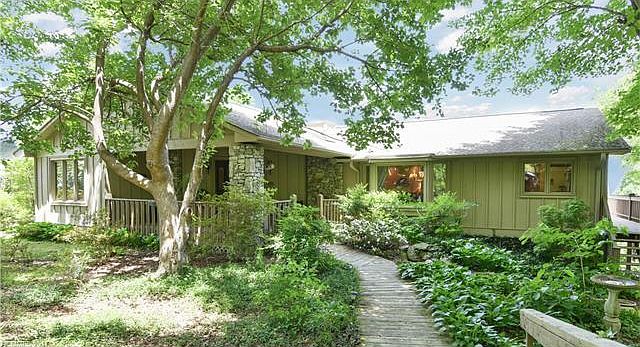 1st image of 355 Orchard Cir