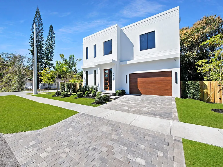 1401 NE 16th Ave — Photo 1