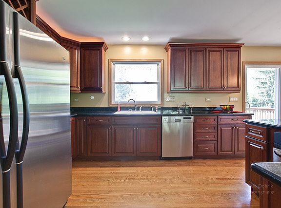 5th image of 1124 N Perry Dr
