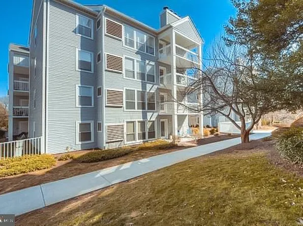 10302 Appalachian Cir #8209, Oakton, VA 22124