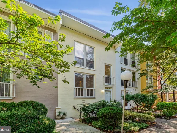 816 3rd St SW #213, Washington, DC 20024
