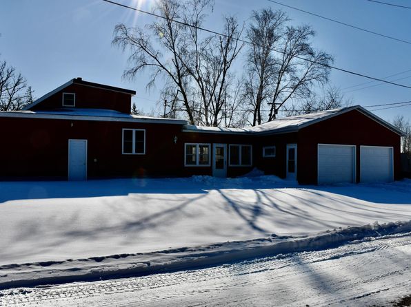 601 1st St S, Karlstad, MN 56732