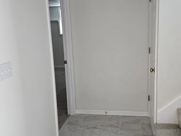 Downstairs landing (tiled)