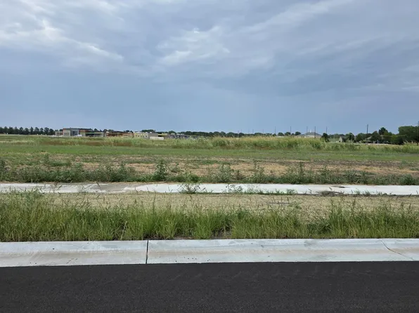 1610 E Northridge St, Valley Center, KS 67147