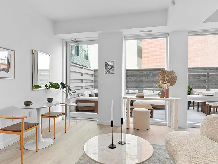 *Photos shown are of unit 488 with terrace. This unit does not have a terrace*