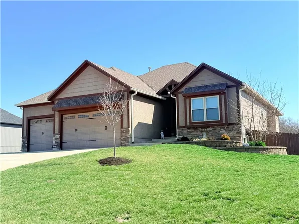 4411 SE Lariat Dr, Lees Summit, MO 64082
