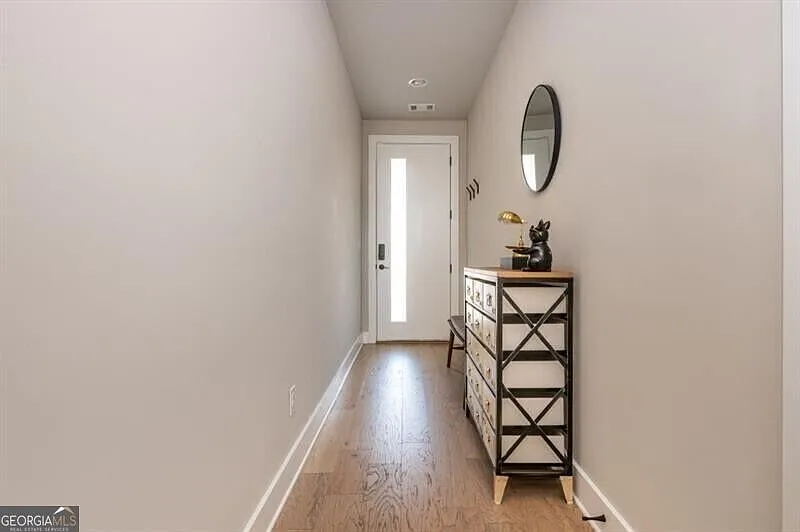 3 bed, 2.5 bath, 1867 sqft, $6,500 — Photo 2