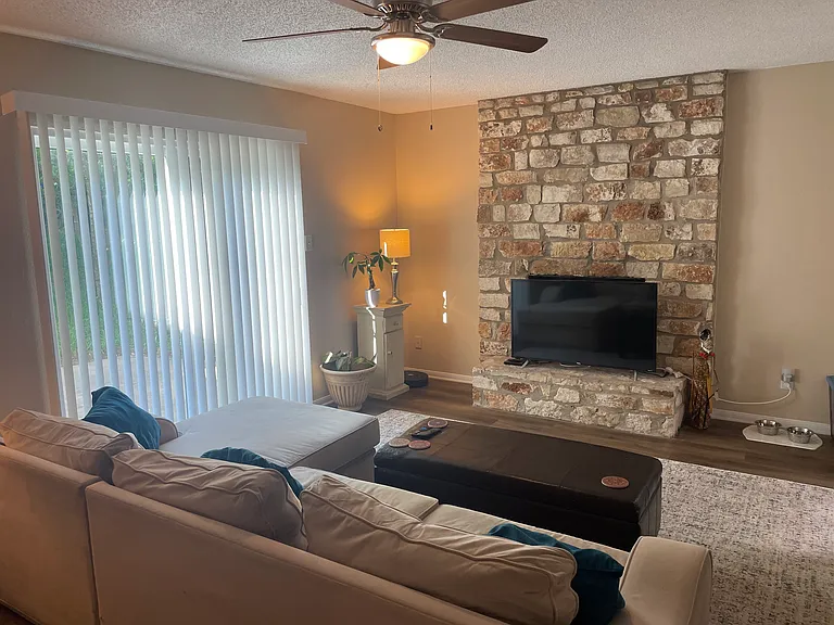 116-114 Hughson Ct — Photo 5