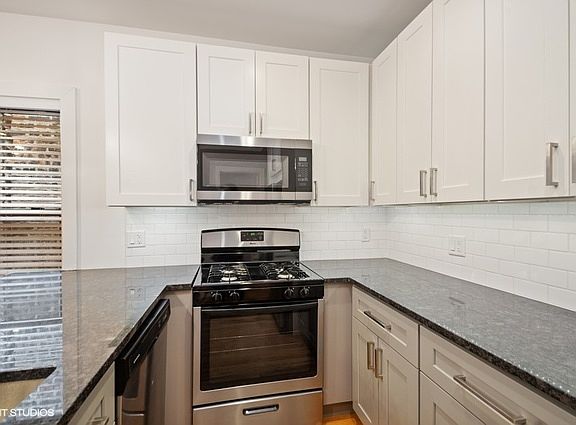 4th image of 3622 N Sacramento Ave #1