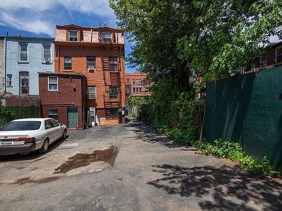3rd image of 1100 Greene Ave