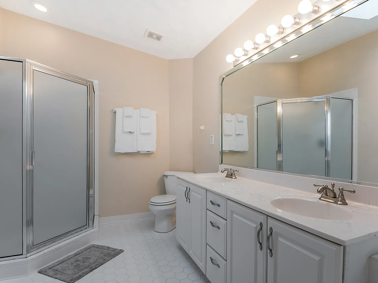 3 bed, 3.5 bath, 2356 sqft, $4,350 — Photo 1